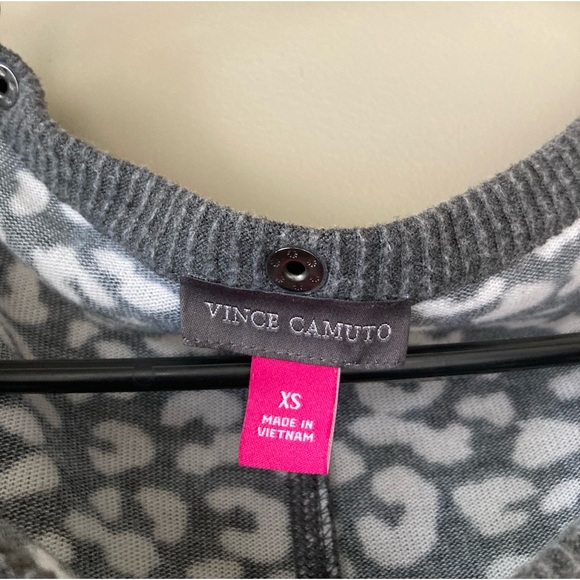 Vince Camuto Grey & White Leopard Print Button Detail Long Sleeve Top XS - Picture 7 of 7